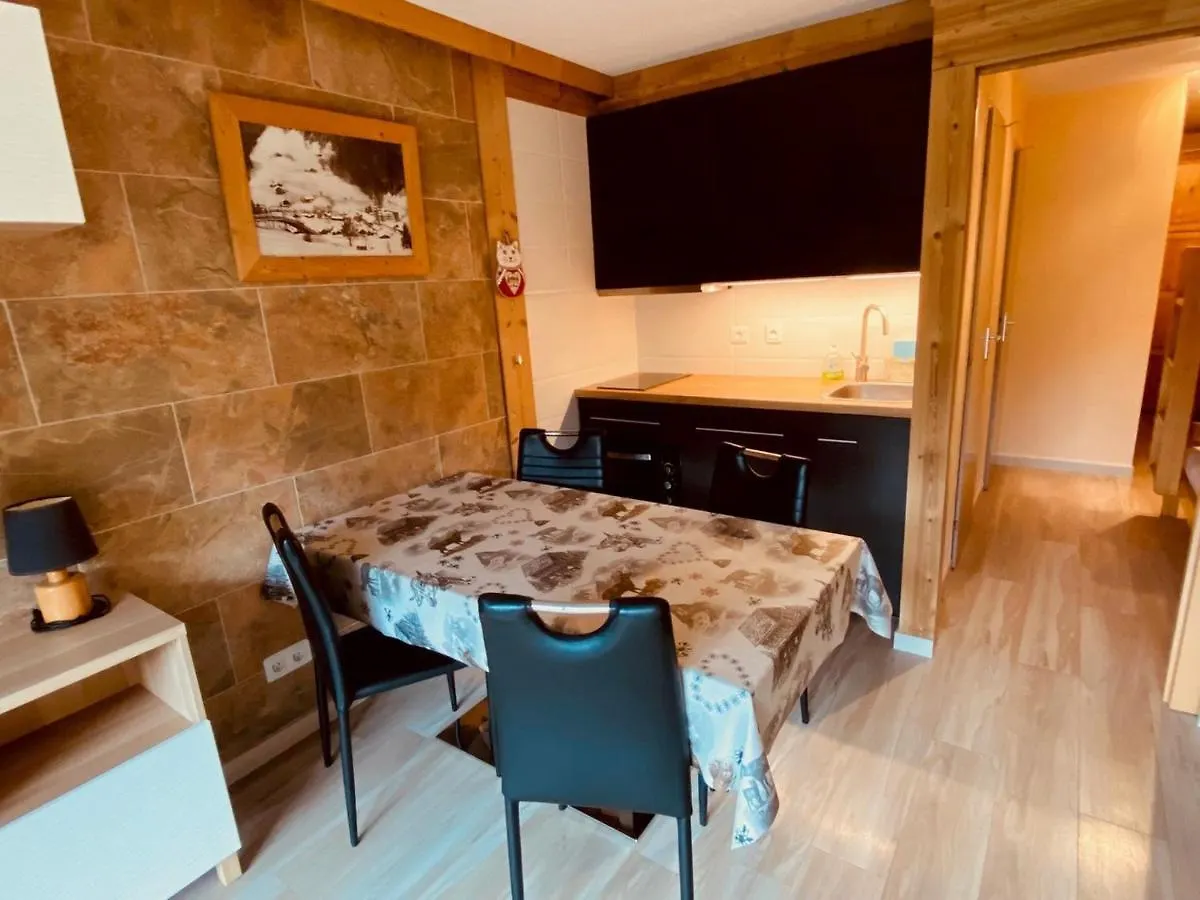 Appartement Moderne Centre Village Avec Balcon Et Garage - Fr-1-459-222 La Clusaz 0*,  France